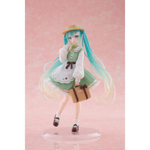 Taito USA (451808500) Hatsune Miku Figure - Fashion (Country Ver.) 840342402748